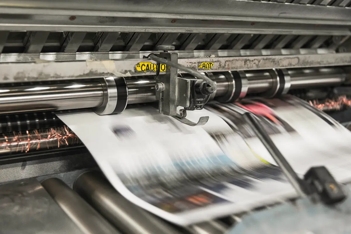 Offset printing press in UAE running high-volume jobs on large sheets for flyers, brochures and packaging.